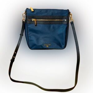 Mk Michael Kors Kelsey NWOT Nylon crossbody SHOULDERBAG Navy